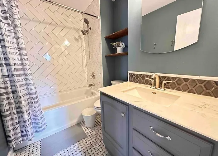 Cozy 3 Bdr Retreat In A Prime Location Holiday home Streamwood
