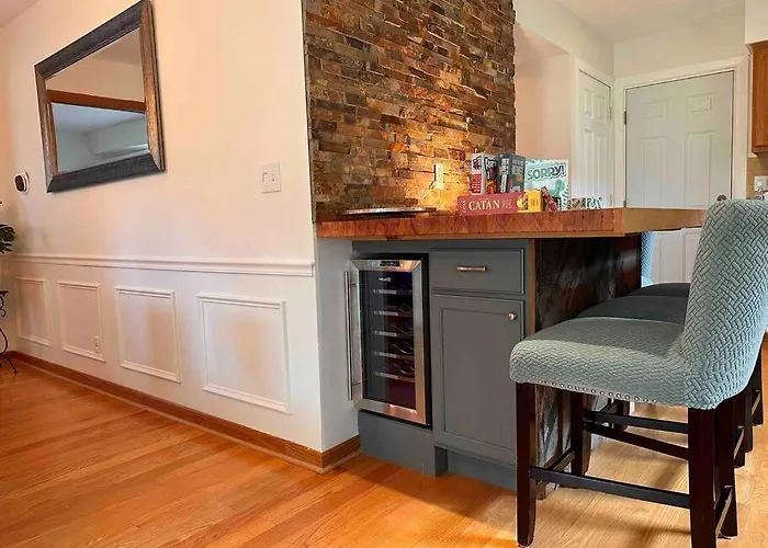 Holiday home Cozy 3 Bdr Retreat In A Prime Location *