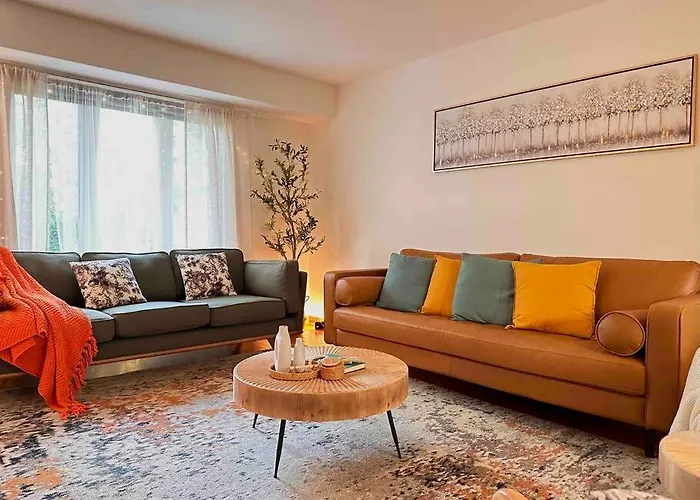 Holiday home Cozy 3 Bdr Retreat In A Prime Location *