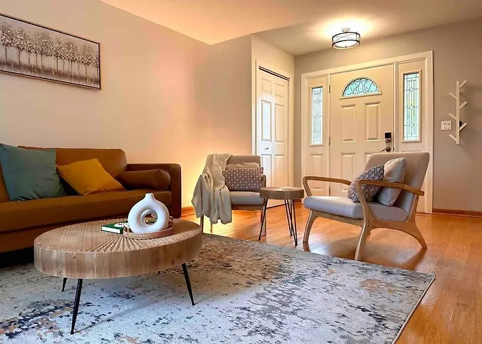 Cozy 3 Bdr Retreat In A Prime Location