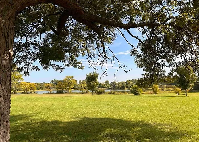 Holiday home Cozy 3 Bdr Retreat In A Prime Location *