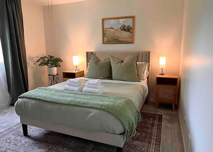 Cozy 3 Bdr Retreat In A Prime Location