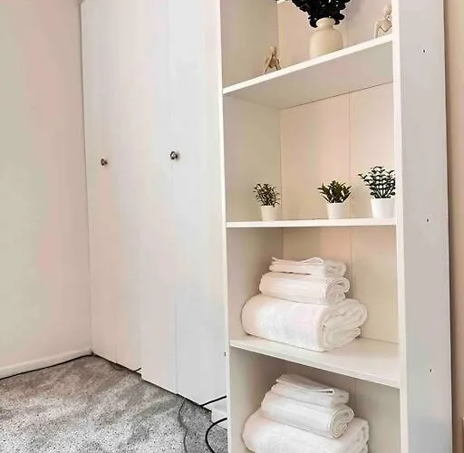 Holiday home Cozy 3 Bdr Retreat In A Prime Location