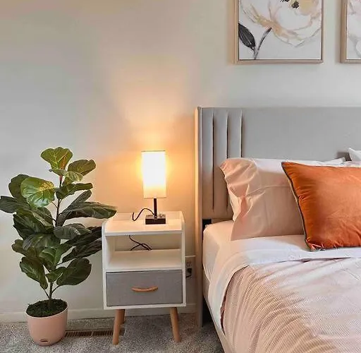 Cozy 3 Bdr Retreat In A Prime Location *