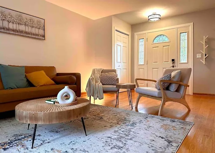 Holiday home Cozy 3 Bdr Retreat In A Prime Location